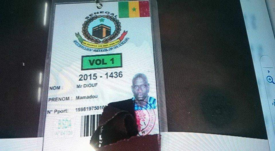 Des badges et images de sénégalais décédés lors de la bousculade à Mouna
