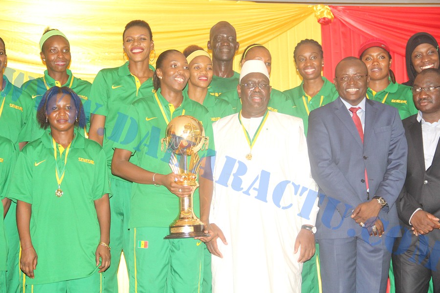 "J'ai pris la décision de faire construire un stadium de basket moderne et digne de notre équipe nationale!" (Macky Sall)     
