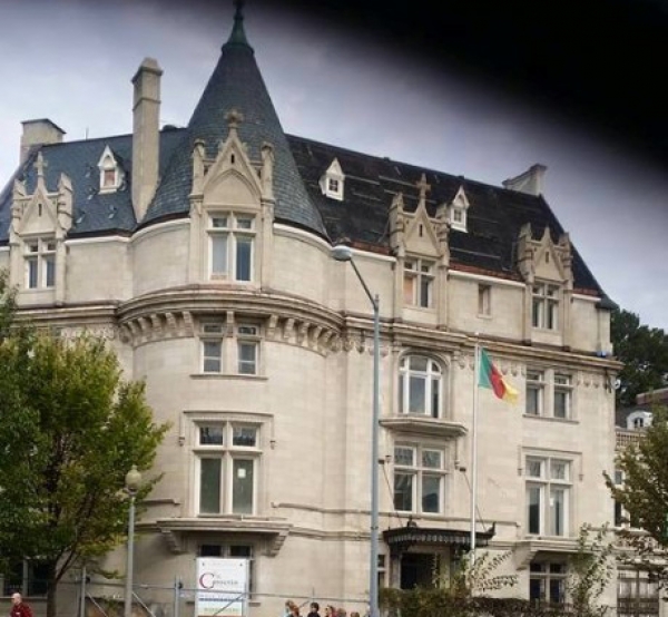 Samuel Eto’o rachète l’Ambassade du Cameroun aux Usa et l’offre à son pays