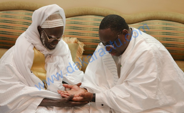 SERIGNE MOUNTAKHA BLOQUÉ DEVANT LA MOSQUÉE PAR LES FORCES DE L’ORDRE : Le Président Macky pique une colère et présente ses excuses