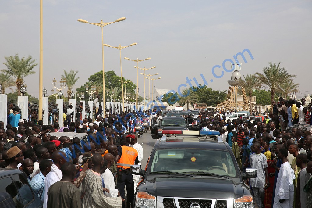 Images de la Prière du Vendredi à la Grande Mosquée de Touba