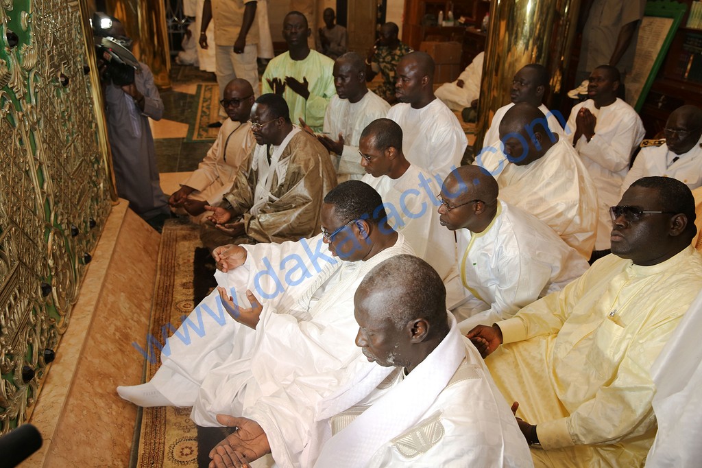 Images de la Prière du Vendredi à la Grande Mosquée de Touba