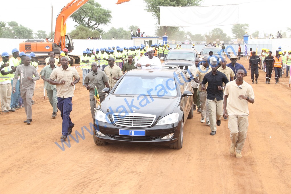Images de la visite du président de la République à la base "Ila Touba" de Bambey 