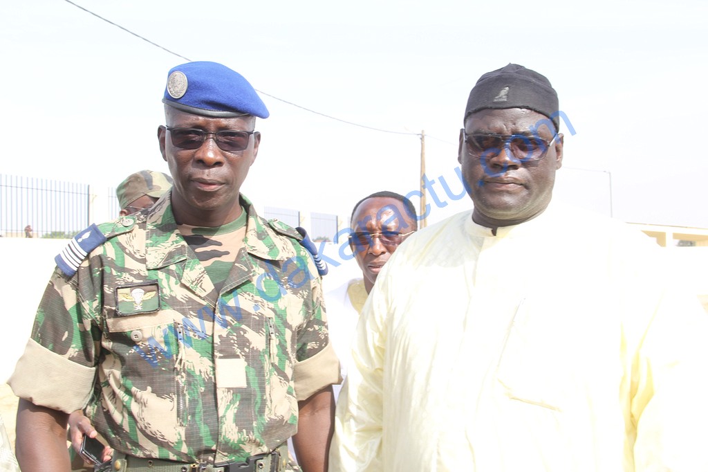 Inauguration de l'escadron de surveillance de Touba : Serigne Bass Khadim Awa Ba en compagnie du Colonel Moussa Fall, Gouverneur militaire du palais 