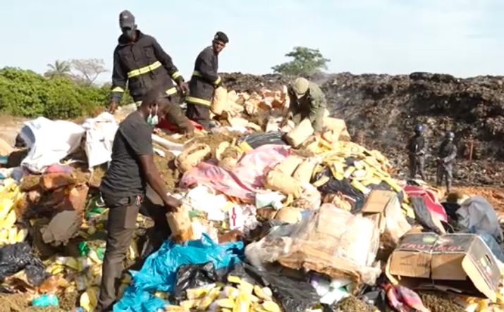 Ziguinchor:  De la Drogue, des billets noirs et  des médicaments incinérés par les FDS