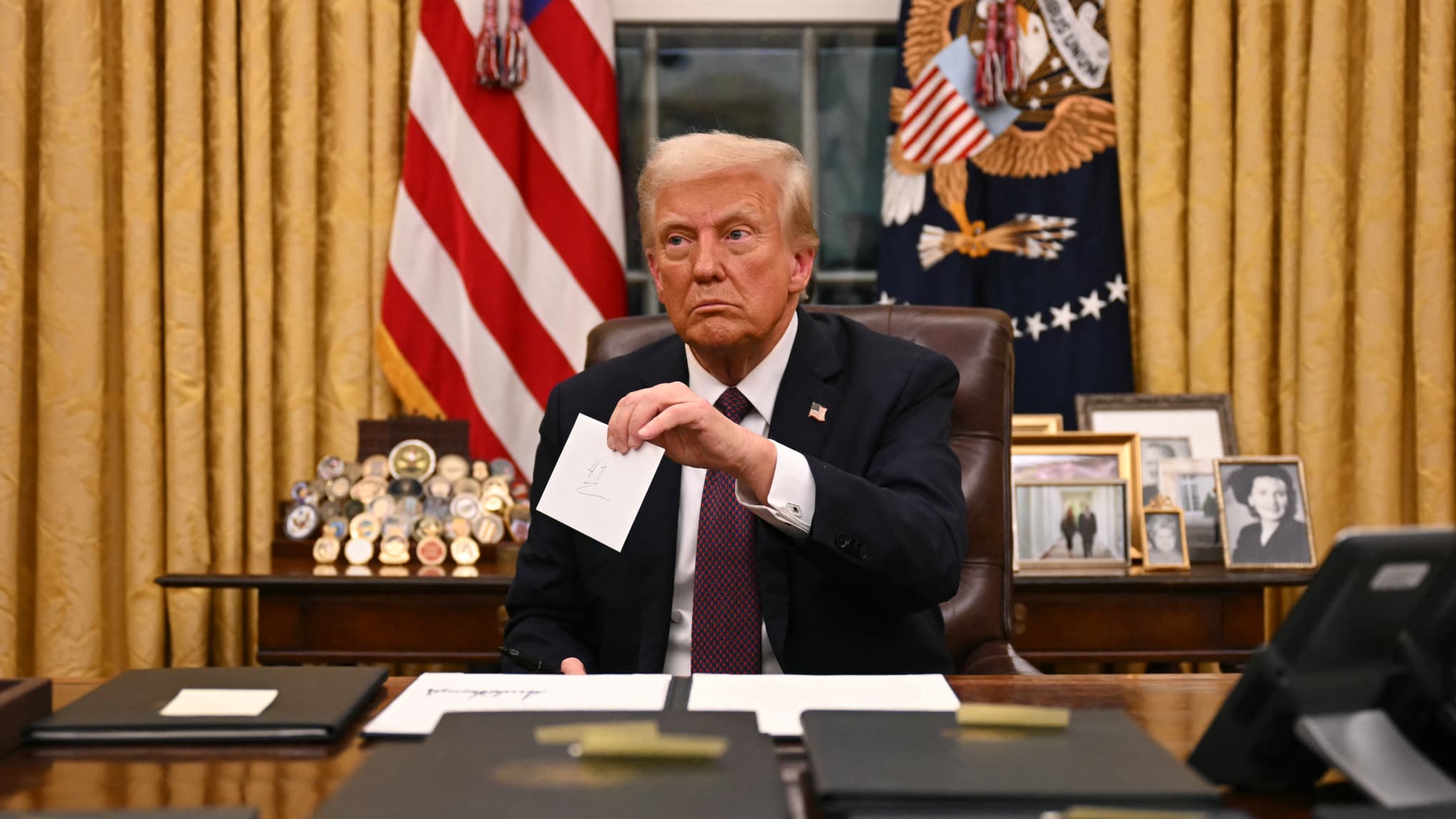 Trump prévient que les Américains vont "peut-être" souffrir des droits de douane