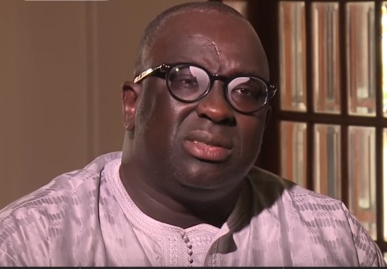Cigare à la main, Papa Massata Diack se la coule douce au Terrou-Bi
