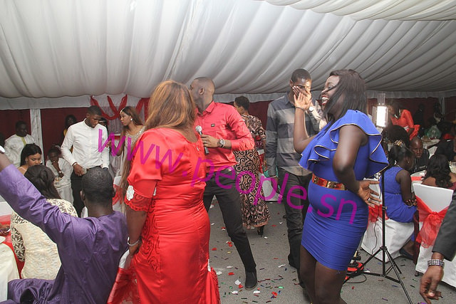 L'animatrice de Walf Petit'Dej, Thioro Mbar Ndiaye au mariage de son frère Momo Ndiaye