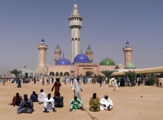 CARICATURE / Jeune Afrique voulait, dit-il, aider à faire la différence entre le Caftan et la robe