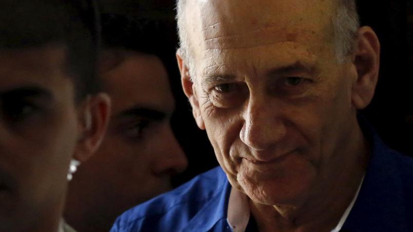 L'ancien premier ministre israélien Ehud Olmert derrière les barreaux