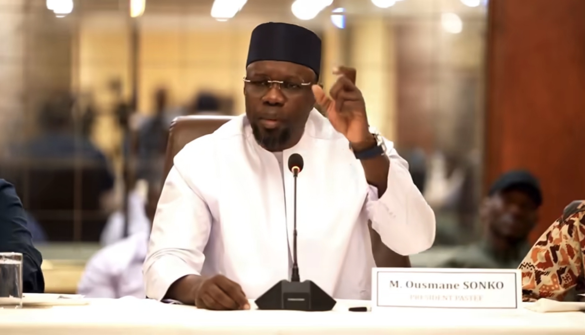 Sonko sort les griffes, annonce la tolérance zéro face aux attaques médiatiques, traite la société civile de « fumiers » et avertit le Président Diomaye