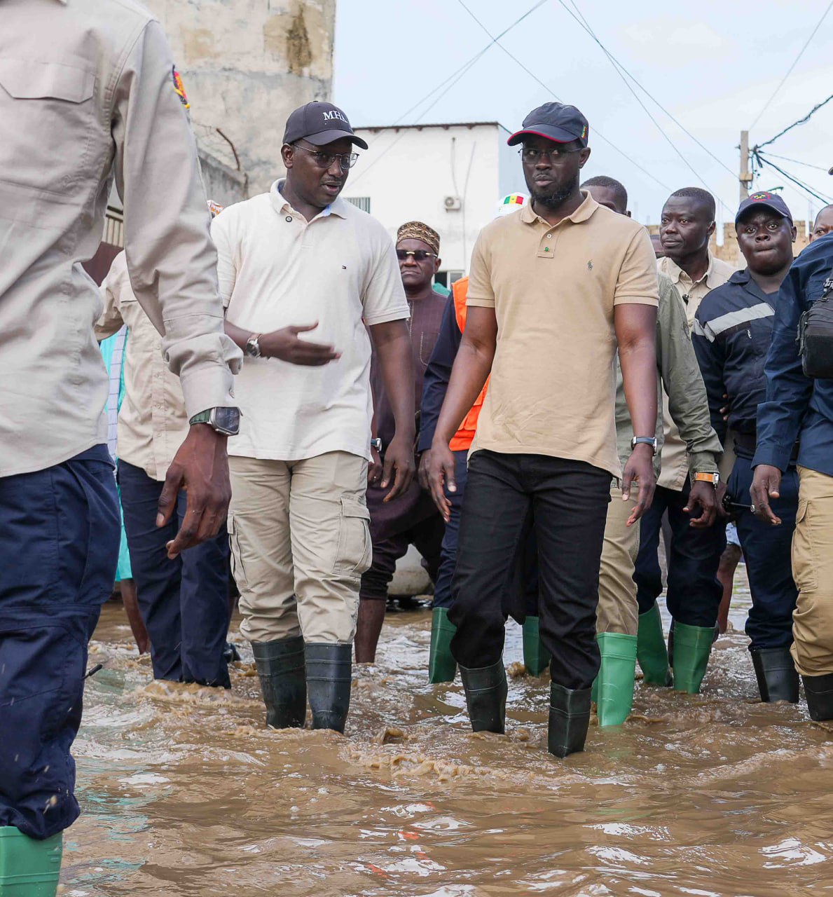 Thiaroye : Après le passage des vagues destructrices, Le president Bassirou Diomaye Faye promet assainissement et restructuration urbaine