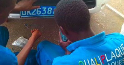 Pose de plaques d’immatriculation sécurisées : Bizarreries autour d'un marché