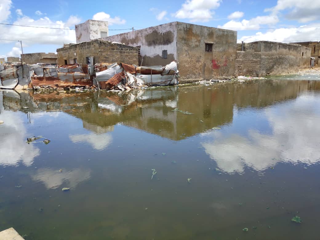 Inondations à Médina Mbaba : Les habitants lancent un SOS et exigent l'achèvement des travaux des canaux