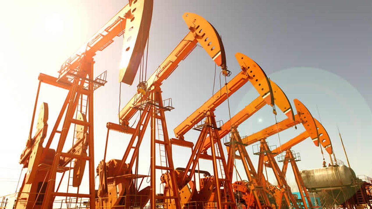 Le pétrole grimpe avec des sanctions contre la Russie qui se précisent