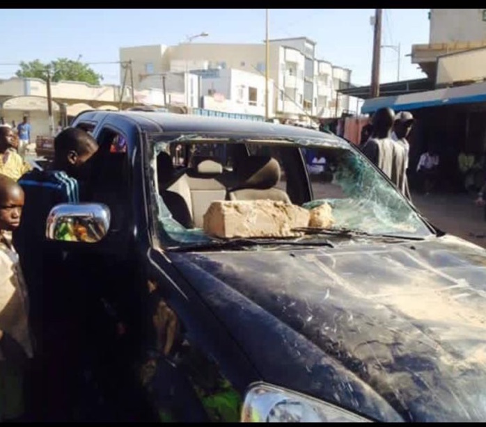 DERNIÈRE MINUTE/TOUBA : Sa voiture caillassée, Cissé Lo dégaine son pistolet et tire...