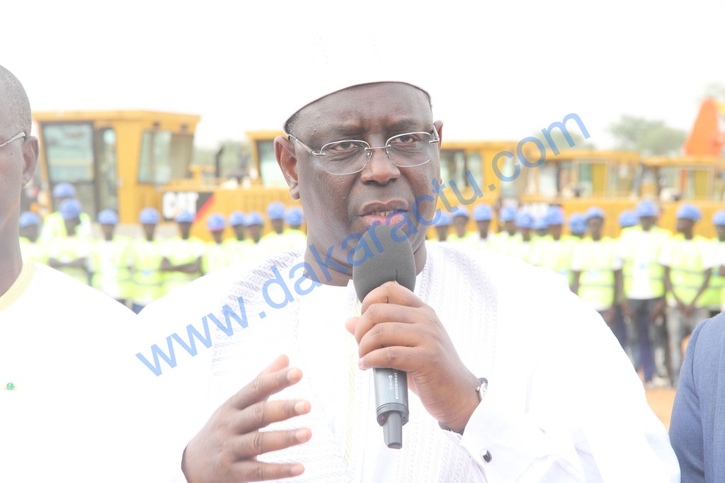 FATICK : Après son vote au bureau numéro 4, le président Macky Sall appelle les sénégalais à retourner au travail après le référendum