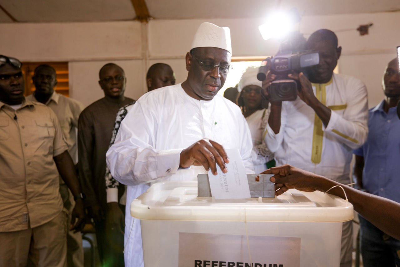 Macky Sall après l’accomplissement de son vote : « Je prie pour que l'intérêt du Sénégal sorte des urnes ce soir!  »