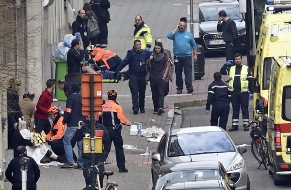 Attaques de Bruxelles : Paris et Francfort renforcent leur sécurité, réunion d'urgence à l'Elysée