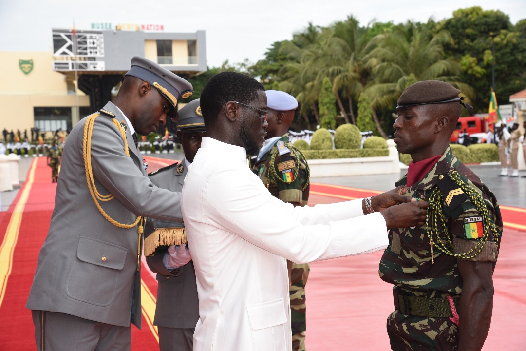 Journée des Forces Armées 2025 : Le Président Diomaye Faye salue la contribution de l’Armée à la construction nationale