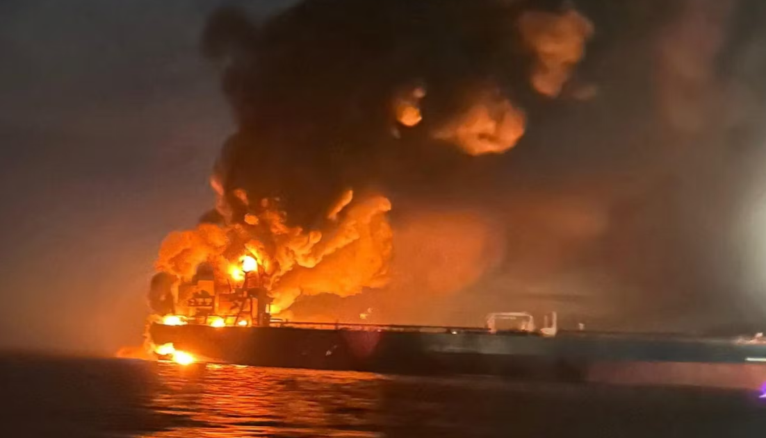 Guerre en Ukraine : Le pétrolier VIRAT, battant pavillon gambien a pris feu en mer Noire