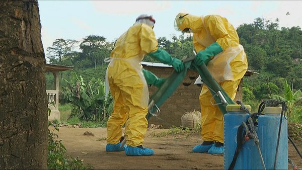 Des cas d'Ebola liés en Guinée et au Libéria