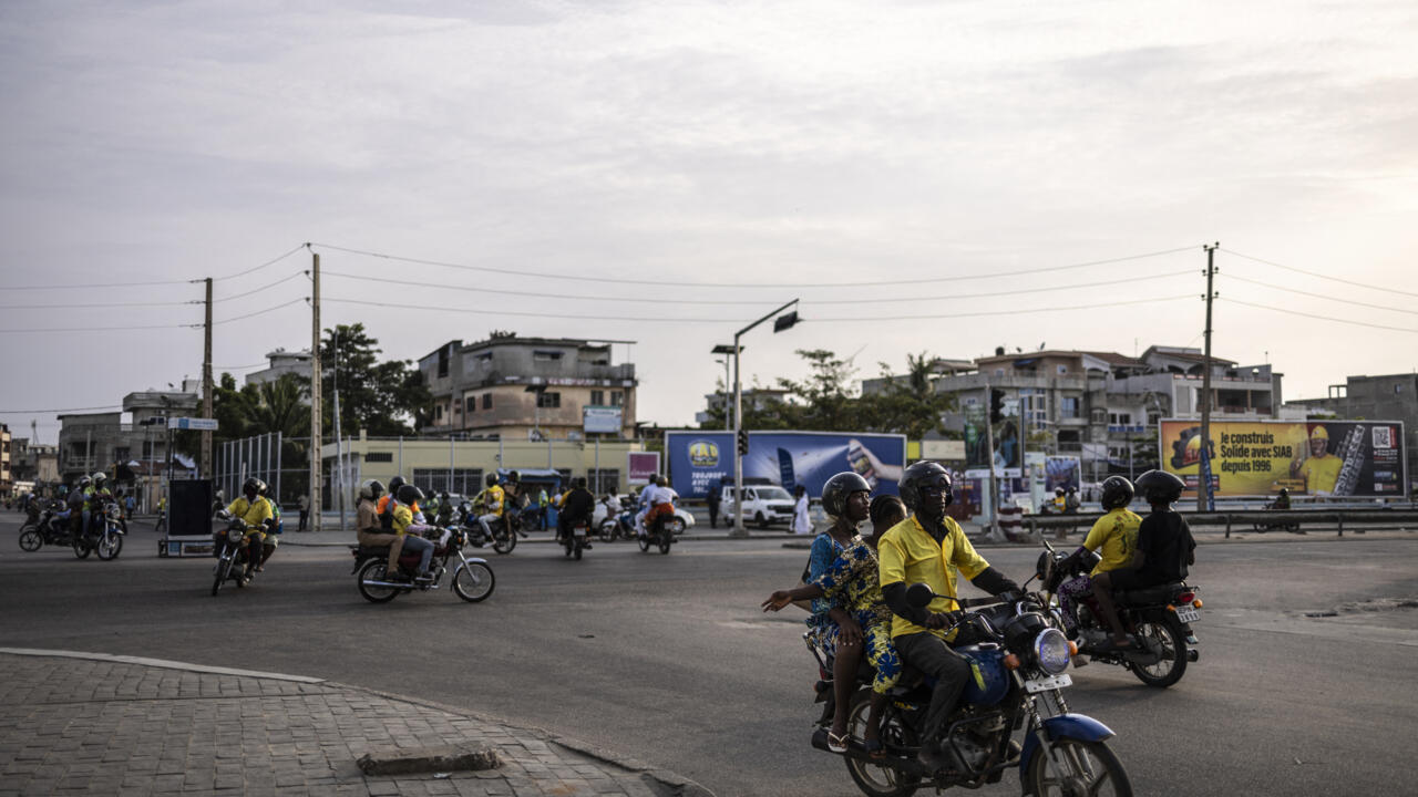 Tentative de coup d'Etat au Bénin: deux militaires pris en otage libérés, calme à Cotonou