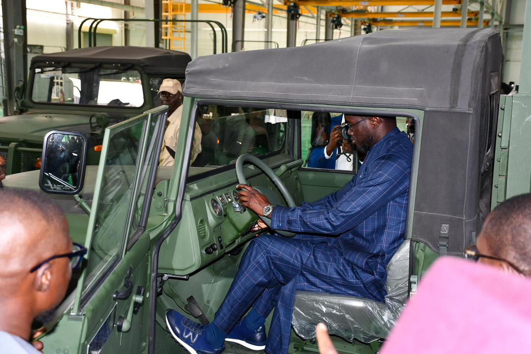 Usine de véhicules militaires : Le président Bassirou Diomaye Faye souligne « une étape majeure vers la souveraineté industrielle du Sénégal »