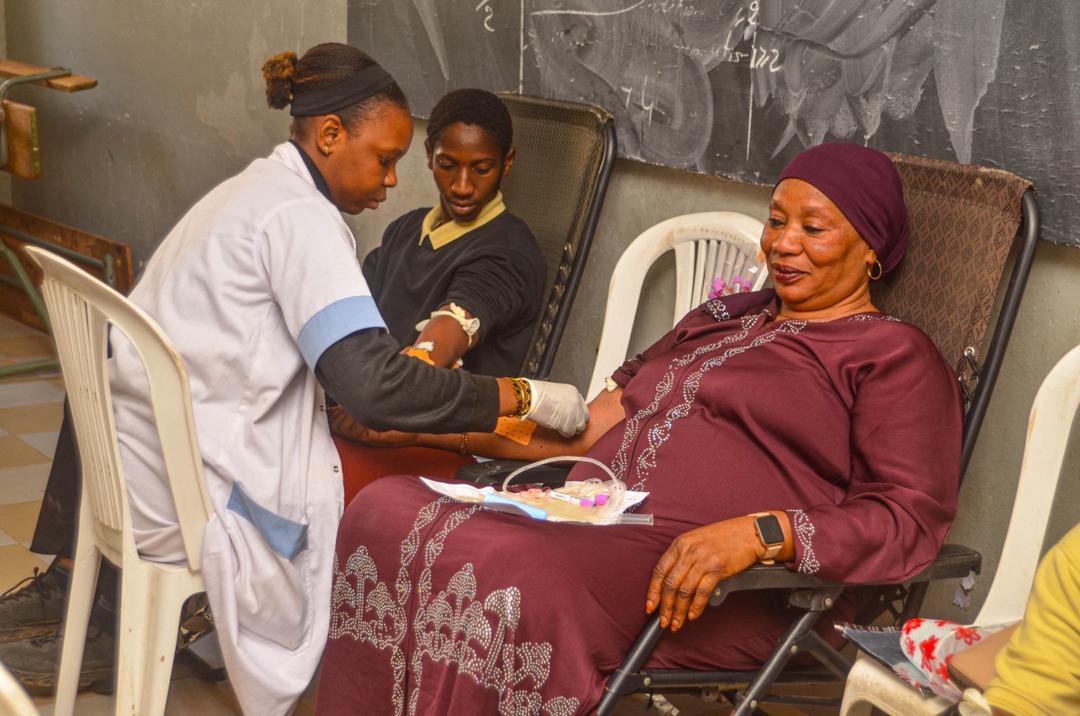 Journée de don de sang organisée par LASG80 : le Lycée Abdoulaye Sadji de Rufisque collecte 279 poches en une journée