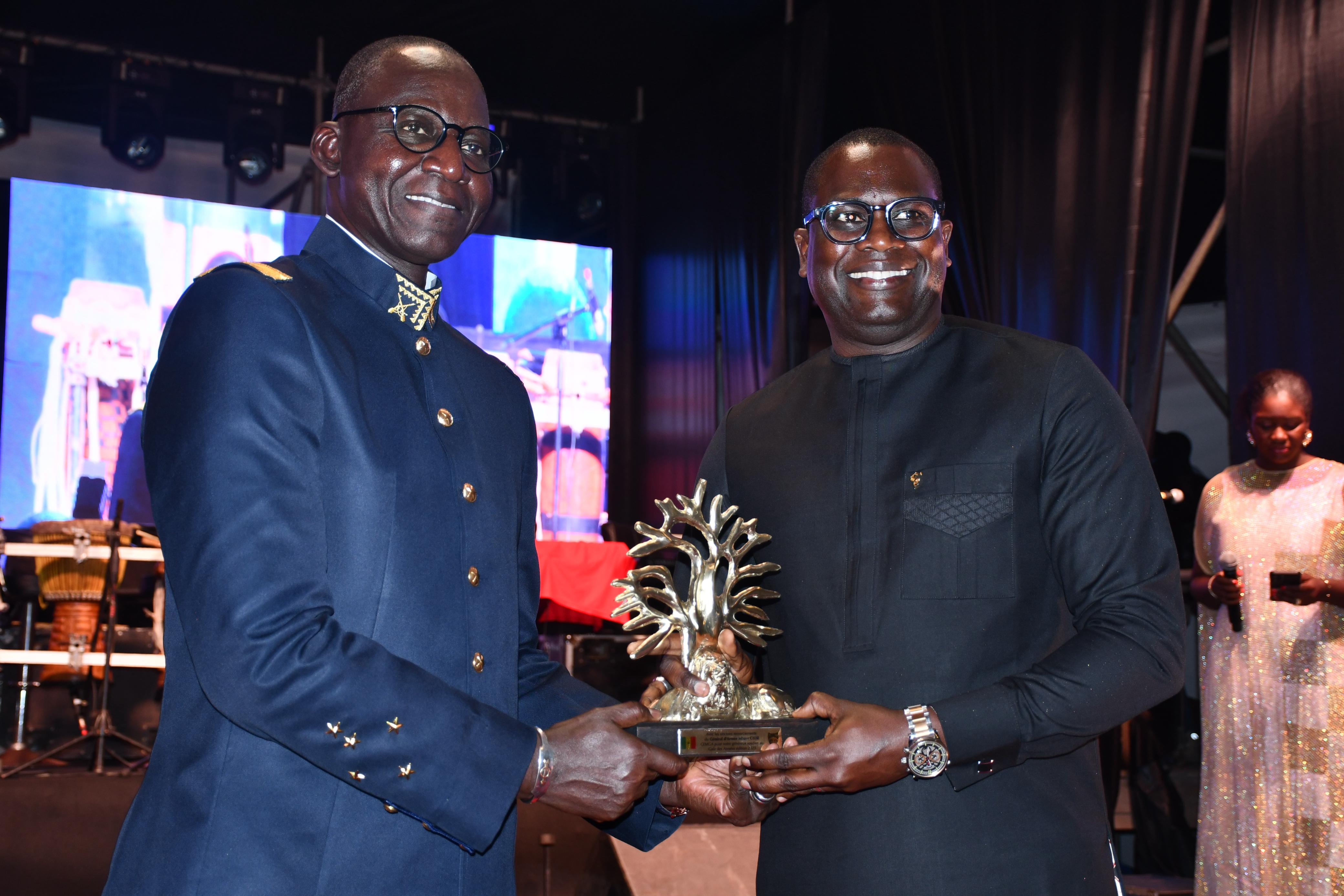 [ Images] Soirée de gala des Forces armées  : Youssou Ndour "met le feu" à la Base navale Amiral Faye Gassama