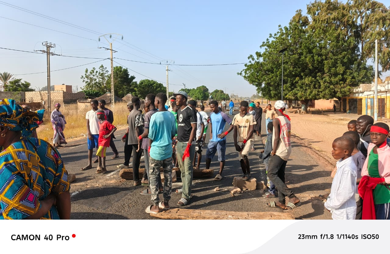 Ndiaffate – recrudescence des accidents : Les habitants de Keur Diarra Bambara bloquent la route pour réclamer des ralentisseurs