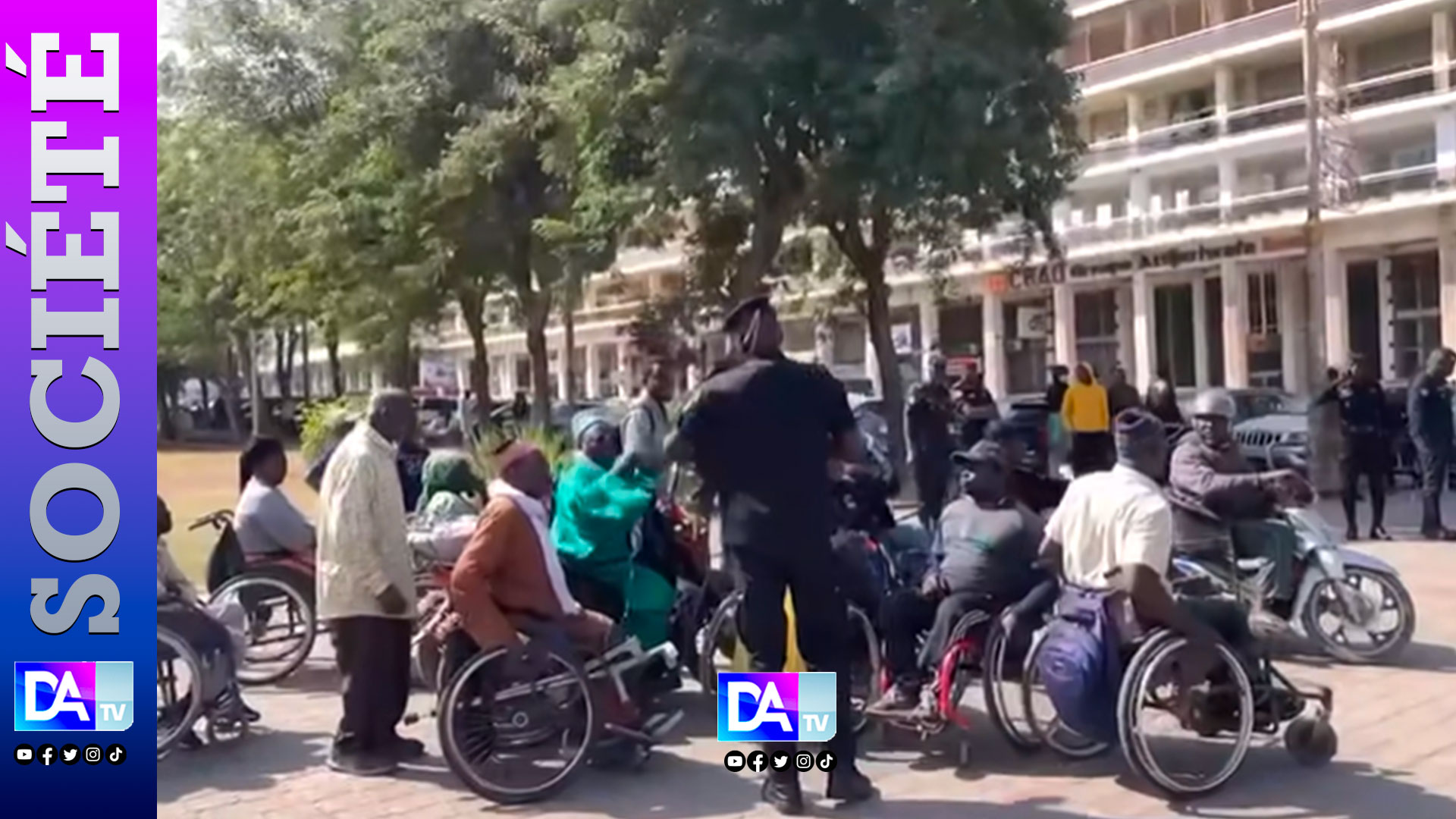 Manif de soutien aux mendiants handicapés à la Place de l’Indépendance : Karim Xrum Xax et plusieurs personnes interpellés
