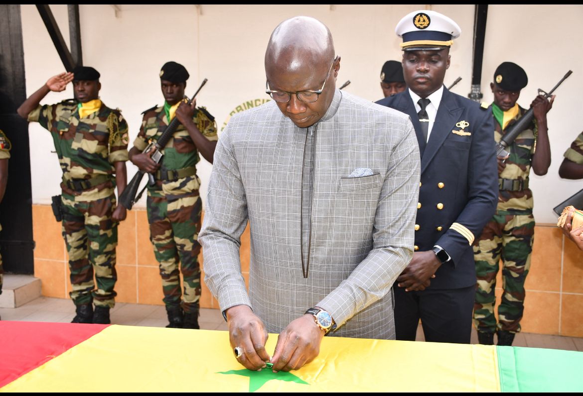 Levée de corps du soldat Cheikh Manga, décédé en Centrafrique : L'Armée rend hommage à un soldat exemplaire