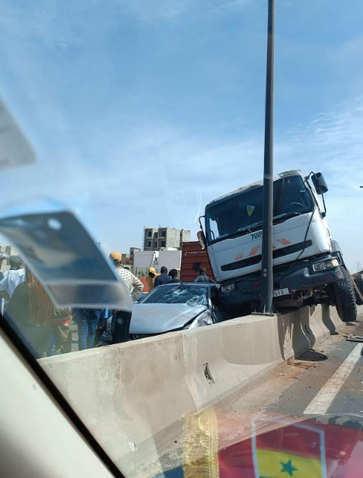 Accident à hauteur de Keur Ndiaye Lô : Un camion fou fait cinq morts et deux blessés sur l’autoroute à péage