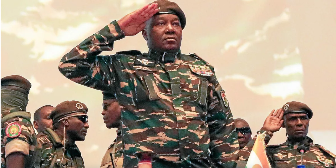 Attaque d'un aéroport au Niger: le chef de la junte accuse les présidents français, béninois et ivoirien