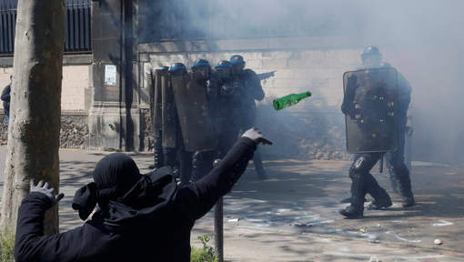 Dix-huit interpellations et deux blessés légers à Paris