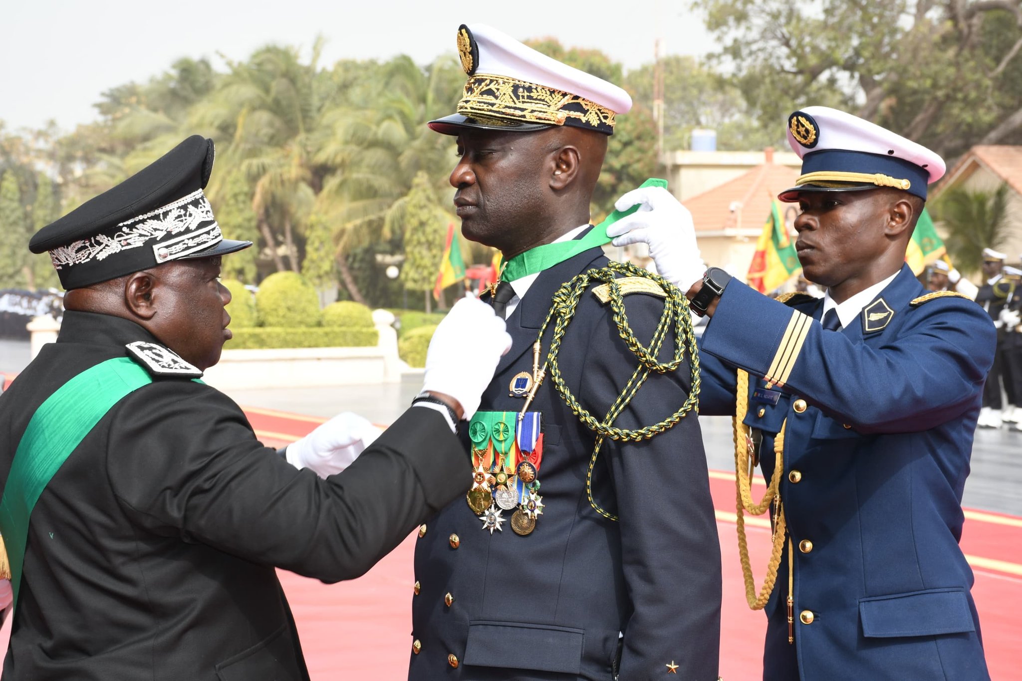 Installation du CEMGA : le Vice-Amiral d'escadre Oumar Wade rend hommage au Général (2S) Mbaye Cissé