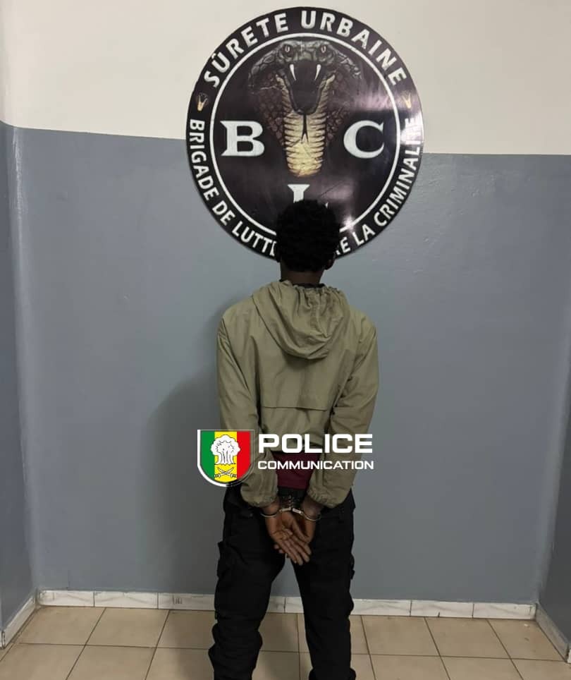 Conduite illégale sur un trottoir : un chauffeur interpellé à Dakar pour mise en danger de la vie d’autrui