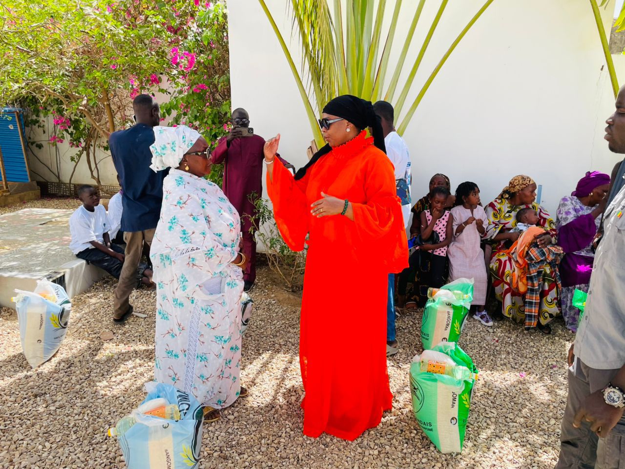 Ramadan 2026: la fondation Sokhna Diarra Bou Mame Cheikh Yérim offre des "ndogou" et des kits alimentaires aux populations