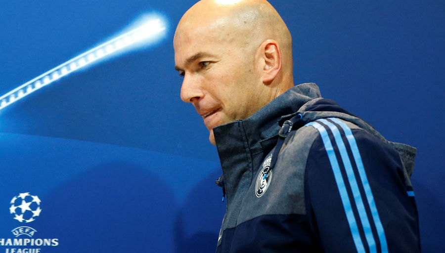 Zidane agacé par Deschamps