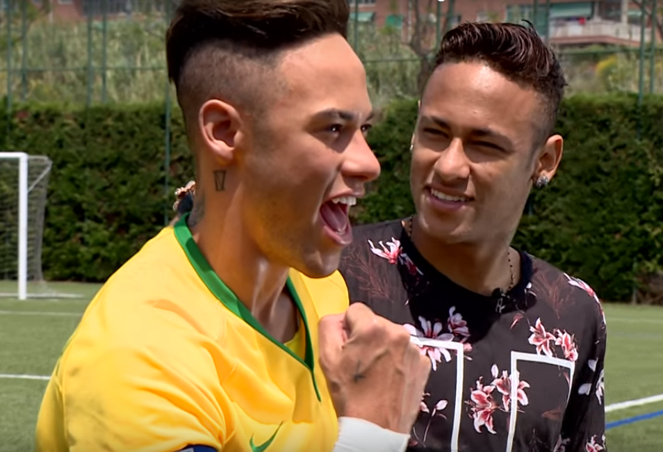 Quand Neymar rencontre sa statue de cire (vidéo)