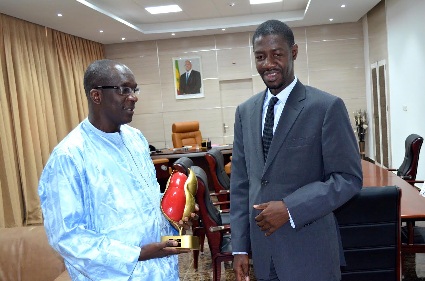 IMAGES : Le ministre Abdoulaye Diouf Sarr reçoit son "guerté d'or"