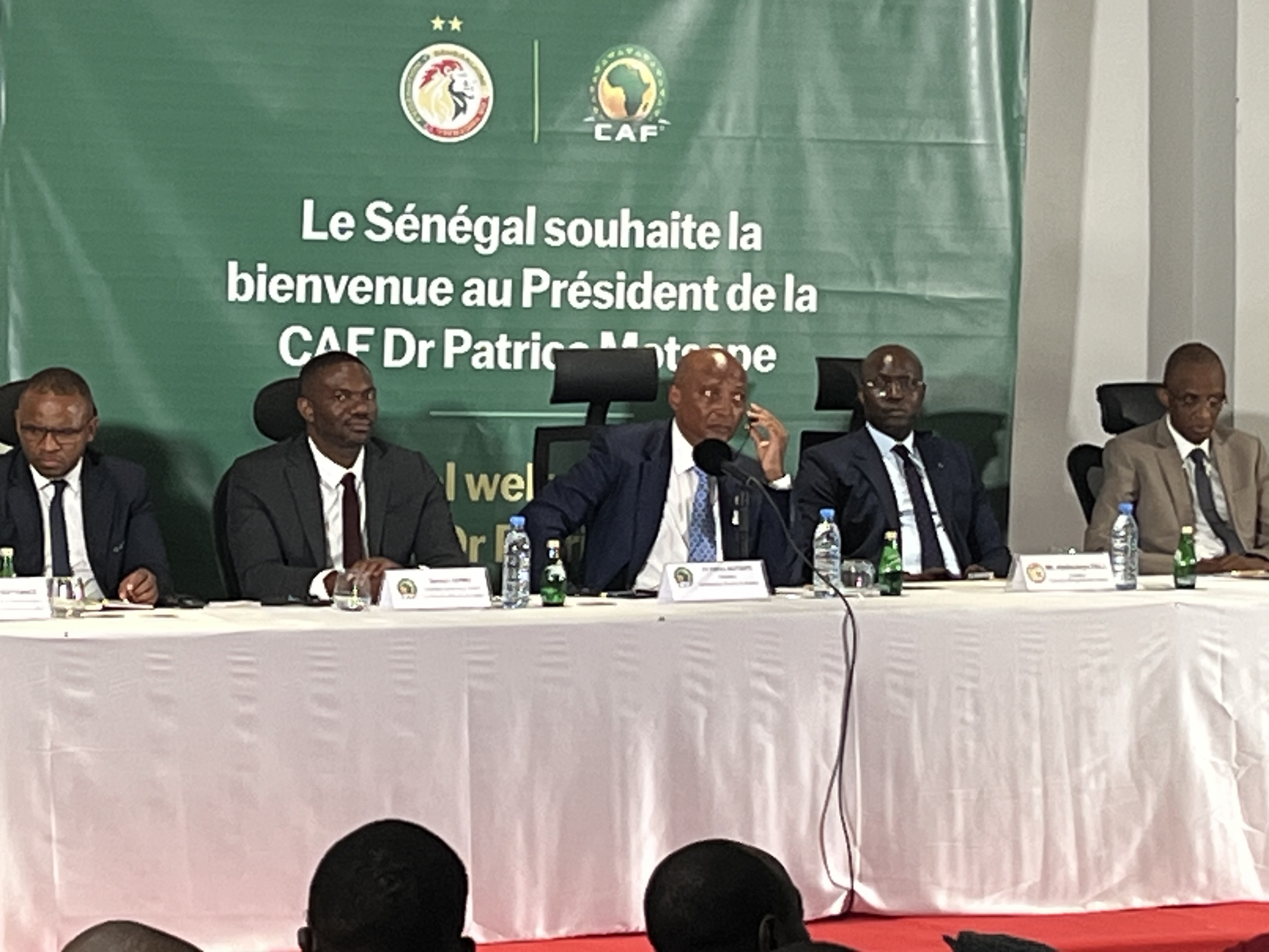 Motsepe à Dakar : " Zéro corruption et unité totale", la CAF durci...