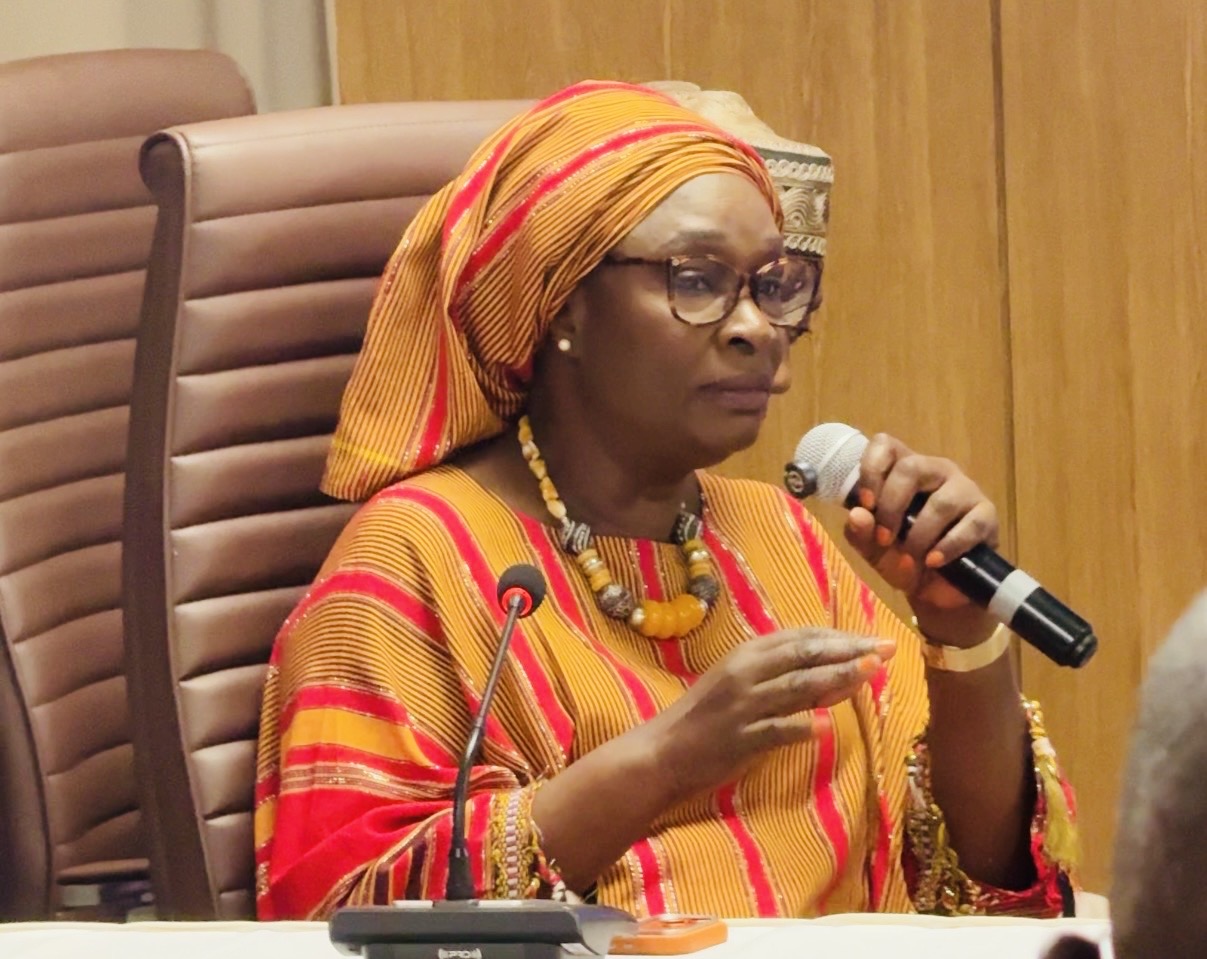 Amnistie et justice : Yassine Fall trace la ligne rouge: « les auteurs d’actes de torture et de crime de sang répondront… »