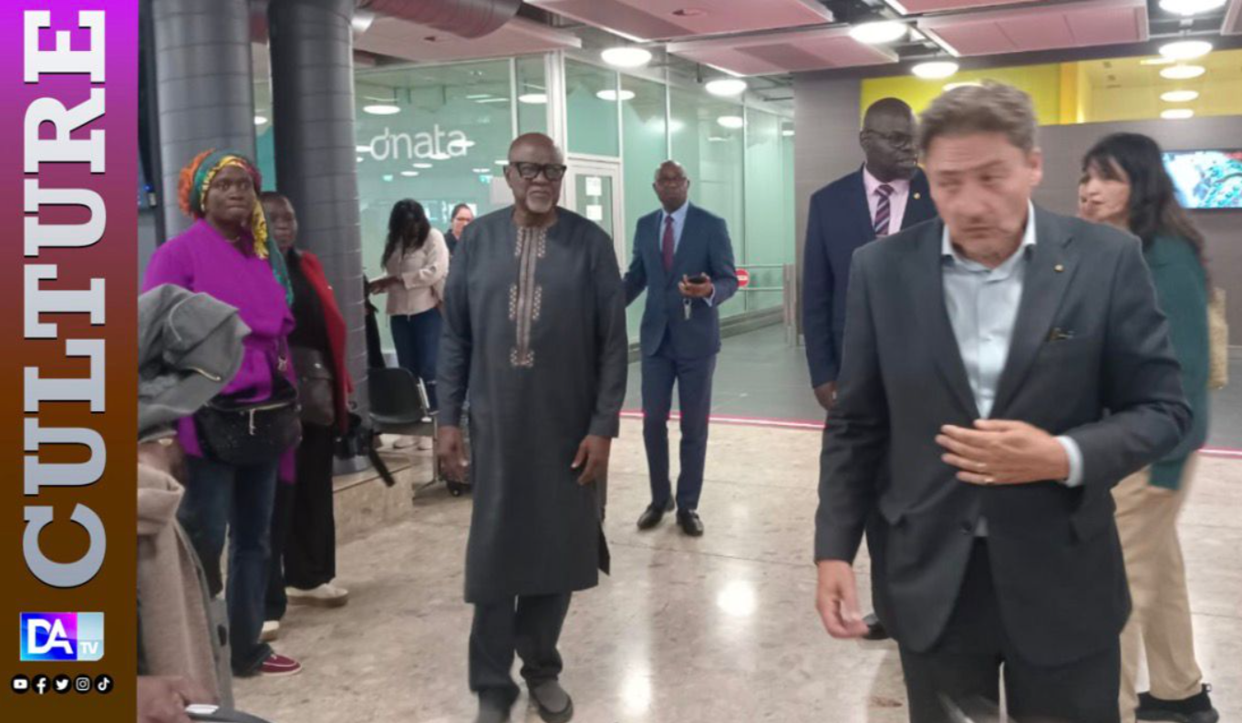 Suisse - Concert de la Journée de l’Afrique : un accueil chaleureux réservé aux artistes Ismaïla Lo, Mahawa Kouyaté et leurs musiciens à l’aéroport de Genève