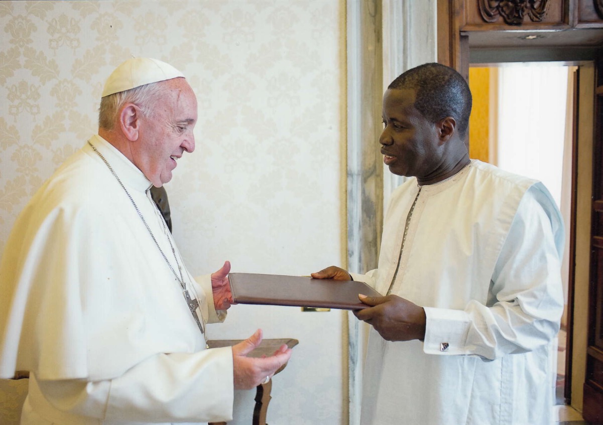 Le nouvel Ambassadeur du Sénégal près le Saint-Siège, a présenté ses lettres de créances vendredi dernier 1O juin au Pape François.