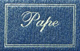 PORTRAIT : Maestro ou Pape de la Sape ? Monsieur PAPE, ce sénégalais qui rhabille Paris!