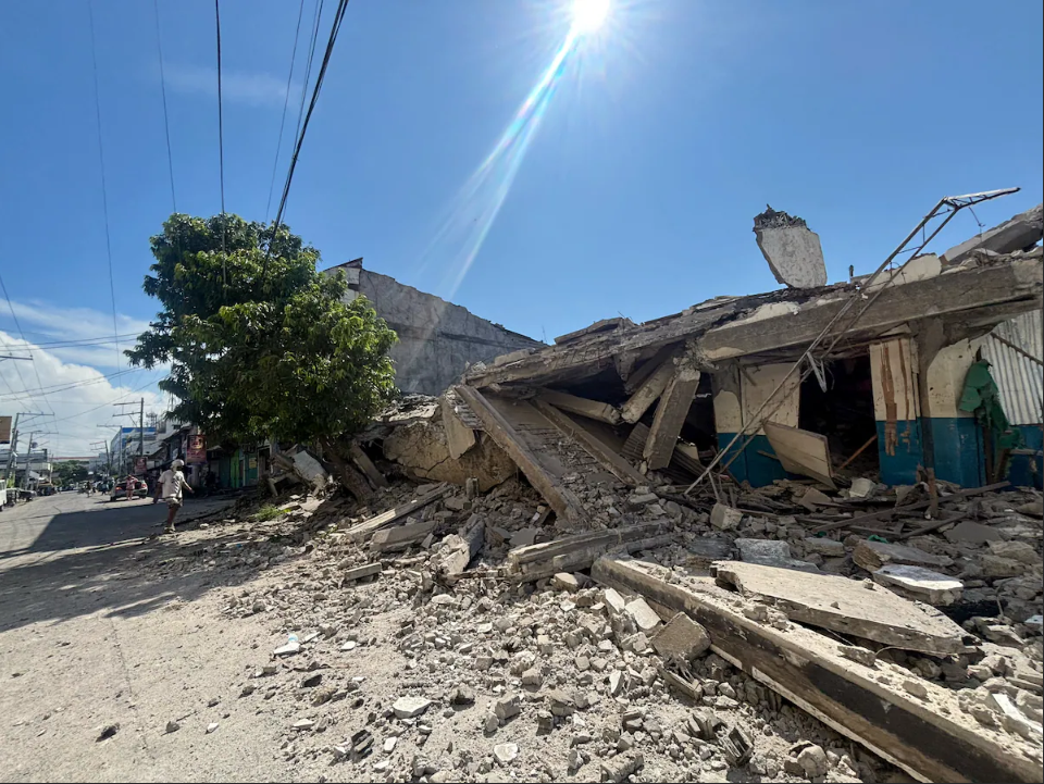 Au moins 31 morts après un puissant séisme aux Philippines, alerte au tsunami dans le Pacifique
