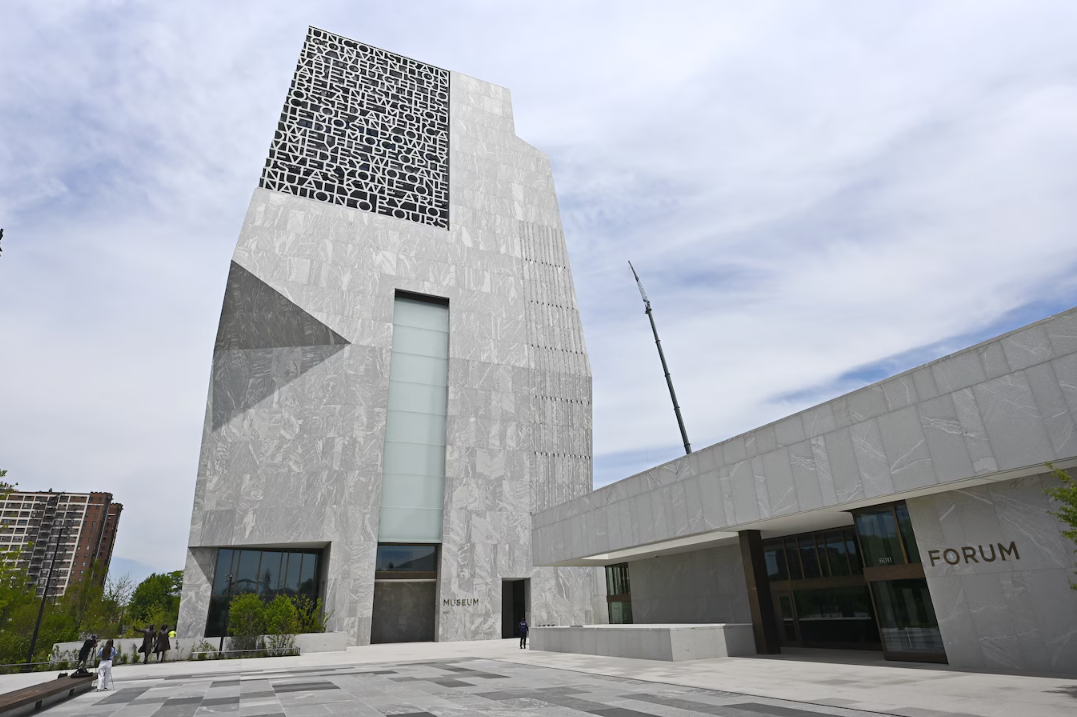 Obama inaugure son musée entouré de trois anciens présidents et de nombreuses personnalités