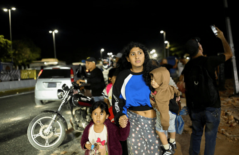 Scènes de panique après un double séisme au Venezuela: au moins 32 morts et plus de 700 blessés